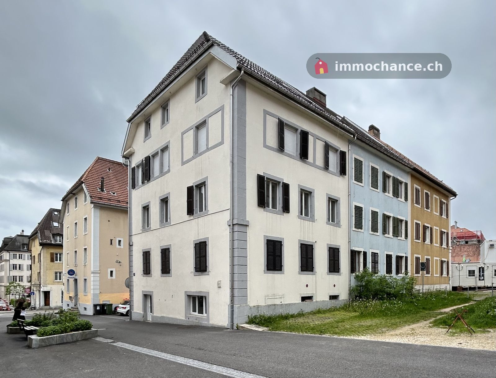 Mehrfamilienhaus mit 5 Wohnungen in zentraler Lage nahe ÖV und Einkauf